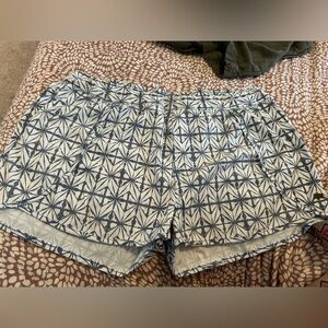 Roxy Womans shorts, Size XL.
